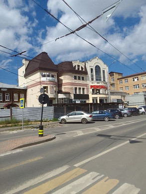 Забор на площади Победы никто не может убрать